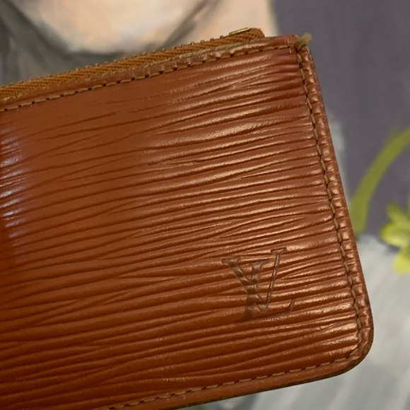 Louis Vuitton Pochette  Clรฉ Epi in Kenya Brown - Picture 2 of 11